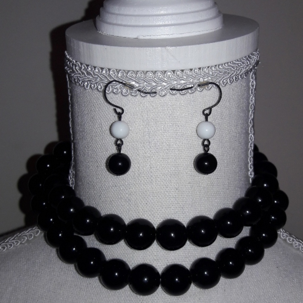 Necklace and earring set